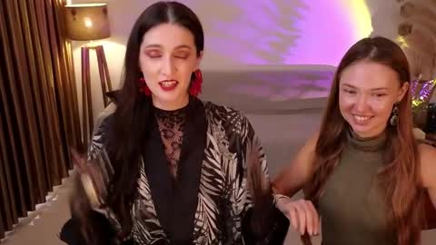 Snapshot of goddess_marylin chatting on April 26, 2026, 4:32 am 330 UTC2 girls online show from April 26, 2026, 4:32 am