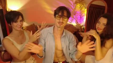 Snapshot of goddess_marylin chatting on May 21, 2026, 1:56 am 330 UTC2 girls online show from May 21, 2026, 1:56 am