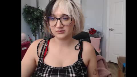 Snapshot of goddessemmy chatting on November 3, 2025, 9:27 pm Goddess Emmy online show from November 3, 2025, 9:27 pm