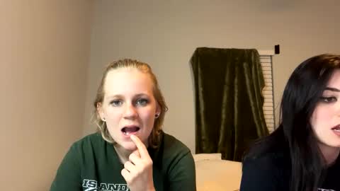 Snapshot of goddessfeyaa chatting on December 6, 2024, 1:29 am feyaa22 online show from December 6, 2024, 1:29 am