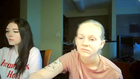 Snapshot of goddessfeyaa chatting on September 19, 2025, 4:51 pm feyaa22 online show from September 19, 2025, 4:51 pm