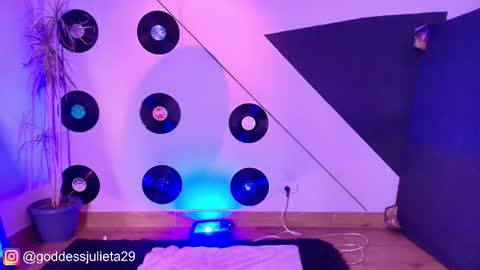 Julieta online show from March 18, 2026, 6:44 pm