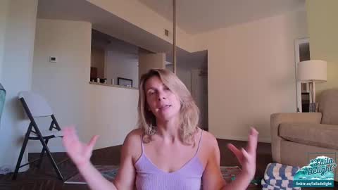 Snapshot of goddesslailadelight chatting on December 21, 2025, 5:20 pm Laila Delight Goddess of Light online show from December 21, 2025, 5:20 pm