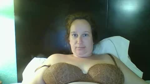 Snapshot of goddessmilfcrysyal chatting on April 19, 2026, 1:05 am Crystal online show from April 19, 2026, 1:05 am