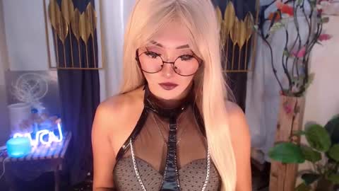 Snapshot of goddessquinnie chatting on January 13, 2025, 1:02 am quinnie online show from January 13, 2025, 1:02 am
