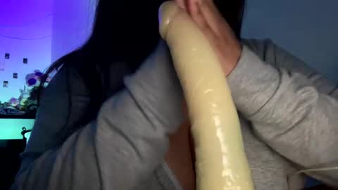 Yue online show from December 14, 2024, 6:24 am