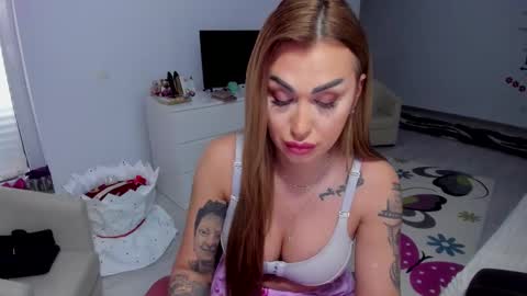 Nicole.. online show from February 16, 2025, 8:10 am