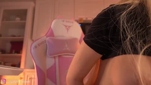 Snapshot of golden_alinee chatting on February 8, 2025, 7:27 pm Aline meow online show from February 8, 2025, 7:27 pm