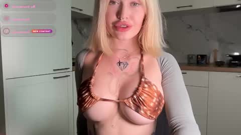 Snapshot of golden_alinee chatting on July 18, 2026, 3:27 pm Aline meow online show from July 18, 2026, 3:27 pm
