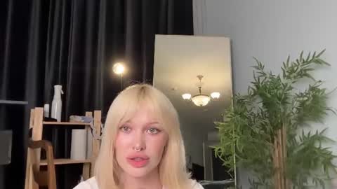 Snapshot of golden_alinee chatting on July 26, 2026, 6:26 pm Aline meow online show from July 26, 2026, 6:26 pm