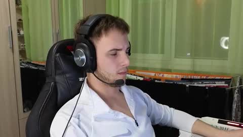 Golden boyyy21 online show from January 8, 2026, 8:33 pm