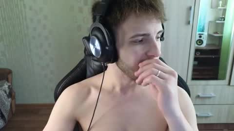 Golden boyyy21 online show from March 13, 2026, 9:38 am