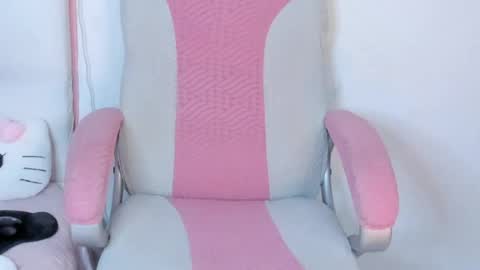 Snapshot of golden_issy chatting on June 15, 2026, 12:24 am golden_issy online show from June 15, 2026, 12:24 am