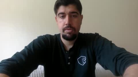 Golden-Glove online show from May 6, 2026, 10:53 am