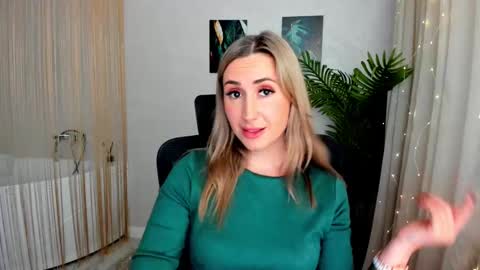 Olivia online show from February 28, 2025, 7:35 pm