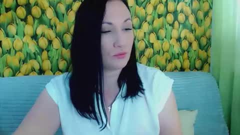 Snapshot of goldmoonn chatting on April 18, 2026, 12:42 pm goldmoonn online show from April 18, 2026, 12:42 pm