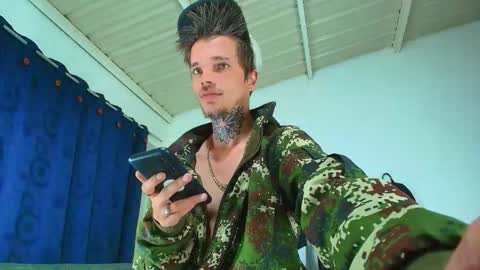 Snapshot of goldy_loyal99 chatting on October 16, 2025, 4:02 am Goldy Loyal93 online show from October 16, 2025, 4:02 am