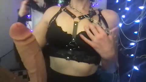 goldynsilvyrempress online show from May 31, 2026, 3:04 am