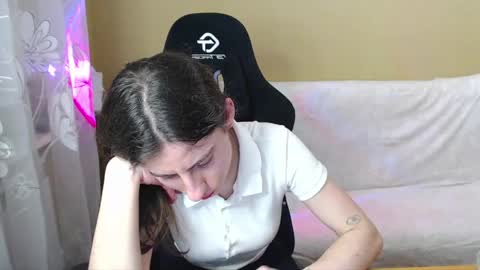Elizabeth Effie online show from May 13, 2026, 5:32 pm