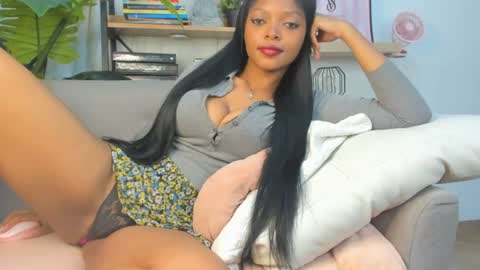 Snapshot of goofyshygirl1 chatting on June 19, 2026, 1:10 am Dominique online show from June 19, 2026, 1:10 am