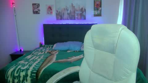 goth_minerva online show from February 2, 2026, 1:32 pm