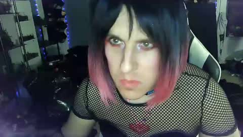 Snapshot of gothic123451 chatting on January 18, 2025, 12:57 am Victoriana online show from January 18, 2025, 12:57 am