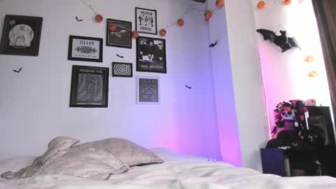 Snapshot of gothic_do11 chatting on January 3, 2025, 5:53 pm hi my name is Elizabeth nice to meet you online show from January 3, 2025, 5:53 pm