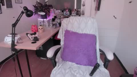 Snapshot of gothic_do11 chatting on October 26, 2025, 4:24 pm hi my name is Elizabeth nice to meet you online show from October 26, 2025, 4:24 pm