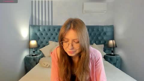 Snapshot of grace_blush chatting on October 5, 2025, 6:56 am Grace online show from October 5, 2025, 6:56 am