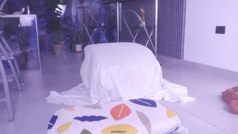 GRECIADOMM555 online show from June 4, 2026, 10:05 pm