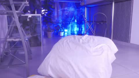 GRECIADOMM555 online show from June 5, 2026, 11:32 pm