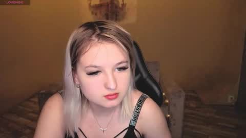 grase_neon online show from February 12, 2026, 8:42 am