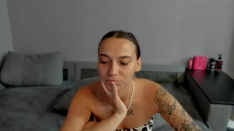 Anna online show from April 28, 2026, 2:27 am