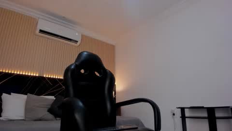 Snapshot of gray_boy chatting on October 30, 2025, 2:46 am Gray online show from October 30, 2025, 2:46 am