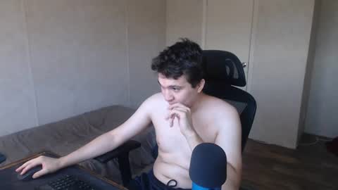 greendynomite_04 online show from June 15, 2026, 6:43 pm