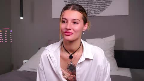 Kelly online show from November 23, 2025, 1:44 pm