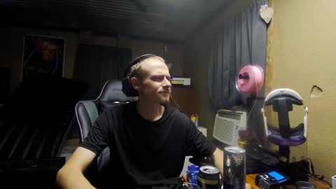 Snapshot of greenlungs8195 chatting on October 3, 2025, 10:23 am Greenlungs8195 online show from October 3, 2025, 10:23 am