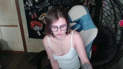 Lina online show from April 6, 2026, 11:22 am