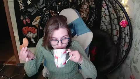 Lina online show from May 28, 2026, 9:28 am