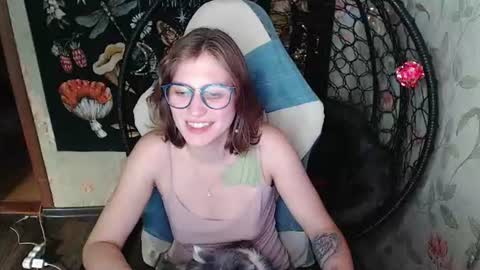 Snapshot of greenwitch9 chatting on June 25, 2026, 3:49 pm Lina online show from June 25, 2026, 3:49 pm