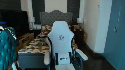 greta_v online show from November 9, 2025, 2:54 am