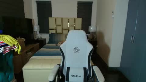 greta_v online show from January 13, 2026, 6:51 am