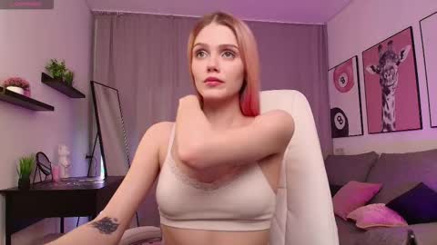 gretchen_mol online show from November 19, 2025, 7:41 am