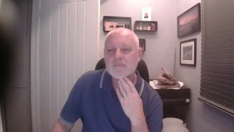 greyfox_6000 online show from February 16, 2025, 8:33 pm