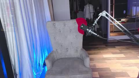 Greyslopez online show from November 1, 2025, 12:01 am