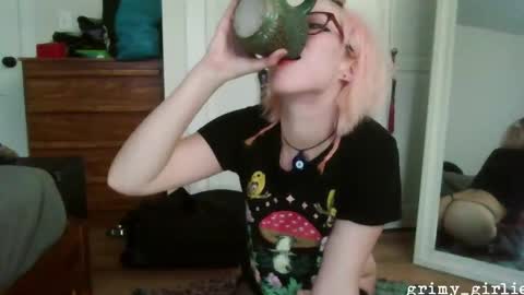 Snapshot of grimy_girlie chatting on September 30, 2025, 12:48 am grimygirlie online show from September 30, 2025, 12:48 am