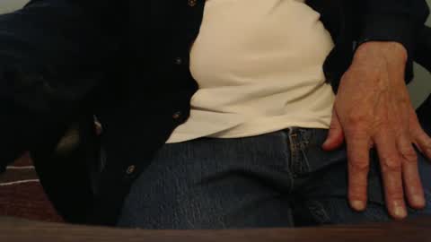 Snapshot of griz01 chatting on September 18, 2025, 3:47 pm griz01 online show from September 18, 2025, 3:47 pm