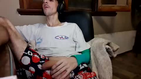 Snapshot of grod6999 chatting on February 7, 2025, 1:36 am grod6999 online show from February 7, 2025, 1:36 am