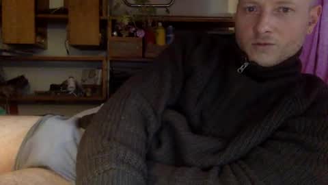 gruendamien online show from December 15, 2025, 1:59 pm