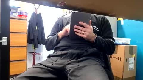 Snapshot of grumpy271 chatting on October 17, 2025, 2:52 pm grumpy271 online show from October 17, 2025, 2:52 pm